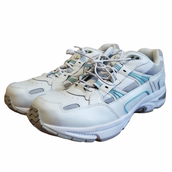 NEW Vionic Walker Classic Leather Sneaker - Picture 1 of 9